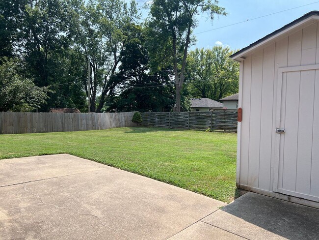 Building Photo - 3 Bed / 2 Bath in south Central Springfield