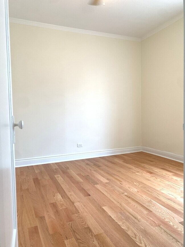 Building Photo - 4606 N Seeley Ave