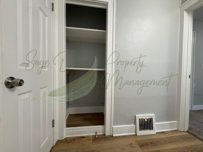 Building Photo - CHARMING UPDATED BUNGALOW!!!!