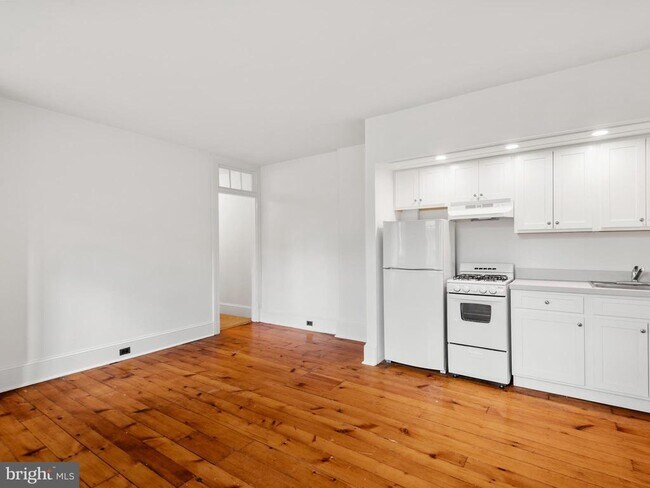 Building Photo - 318 N Matlack St