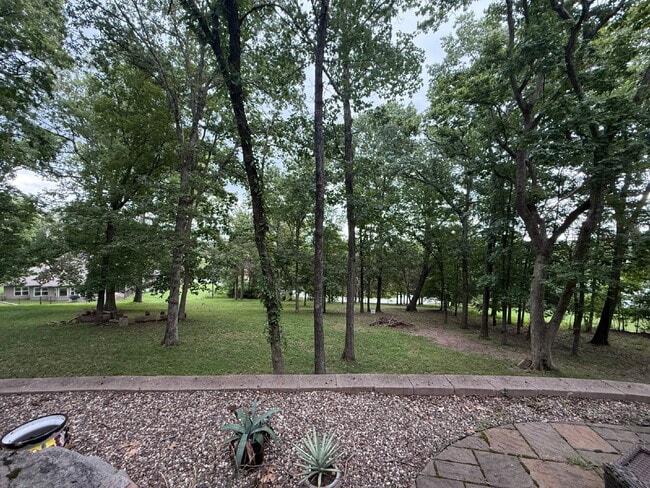 Building Photo - Custom 5 BR / 3 Car Garage, Home theater, ...