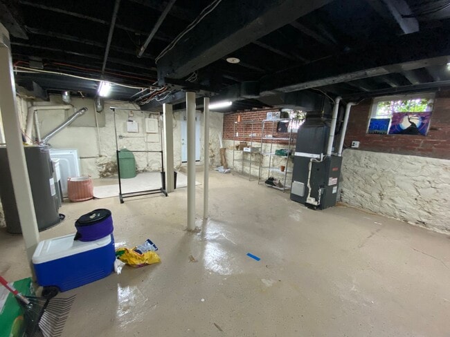 Building Photo - Charming 3 Bedroom/1.5 Bathroom Townhome i...