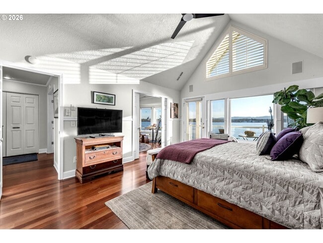 Building Photo - Columbia Shores