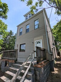 Building Photo - Large 4 Bedroom 1 Bathroom House (Marshall...