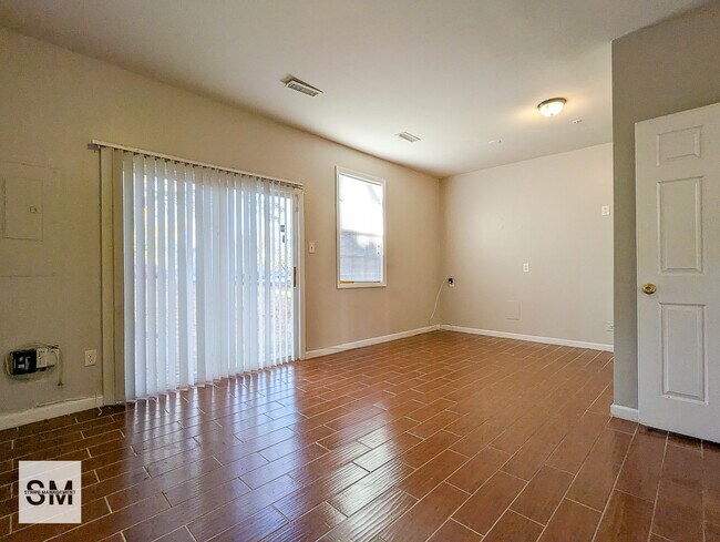 Building Photo - 711 Tola Ct