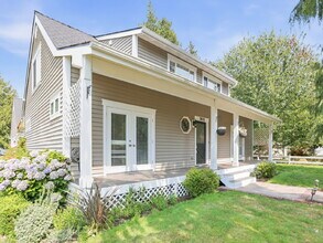 Building Photo - 4 Bedroom PLUS Above Garage Bonus Room in Bothell! Air Conditioned!