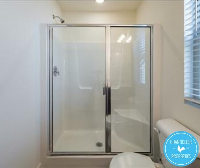 Building Photo - 10 Rochambeau Ct