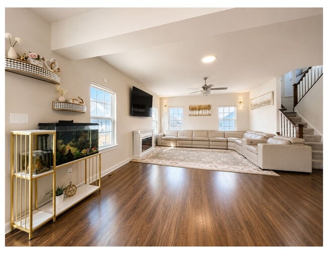 Building Photo - 805 Llanelli Dr