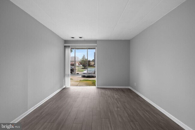Building Photo - 2605 Huntington Ave