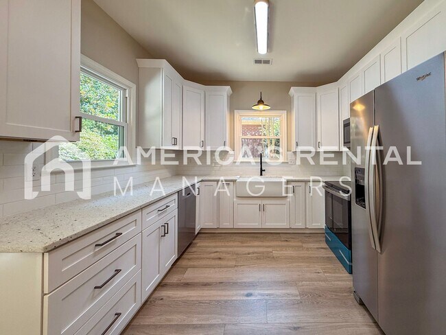 Building Photo - 825 Greystone Highlands Dr
