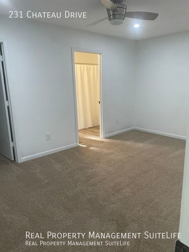 Building Photo - 231 Chateau Dr