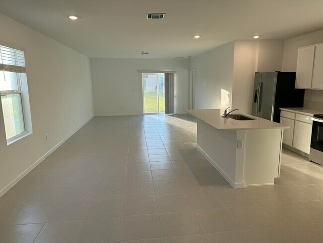 Building Photo - 673 Carlyle Way