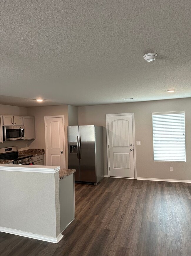 Building Photo - Modern 3BR/2BA Home in Stagecoach Meadows – Now Preleasing