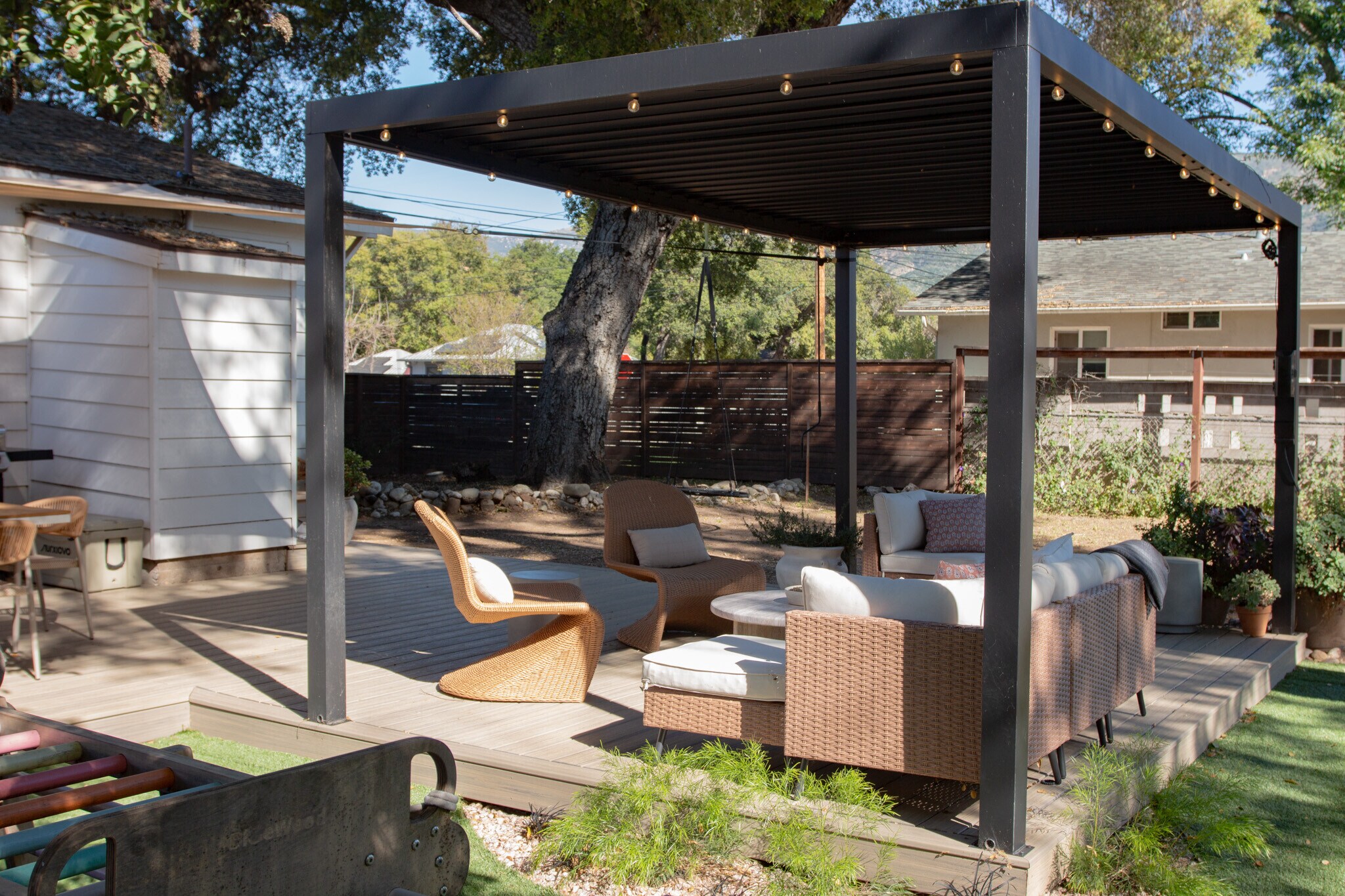 Building Photo - 170 N Arnaz St