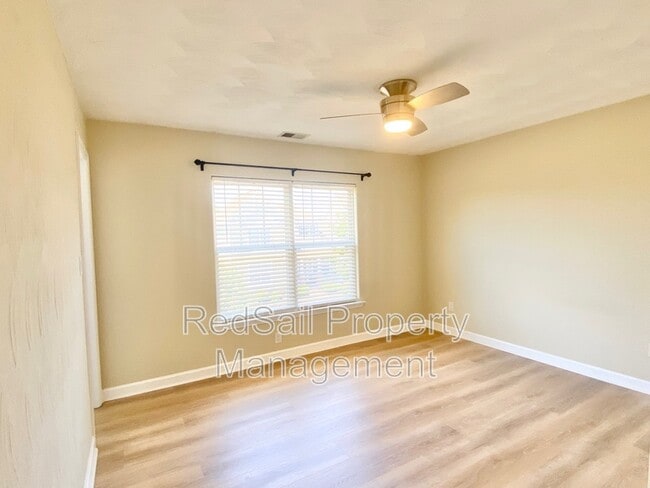 Building Photo - 9 Rockingham Dr