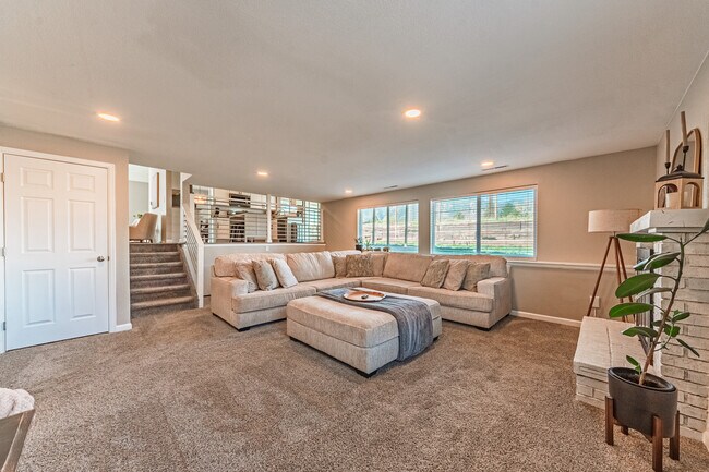 Building Photo - 3158 Breckenridge Dr W
