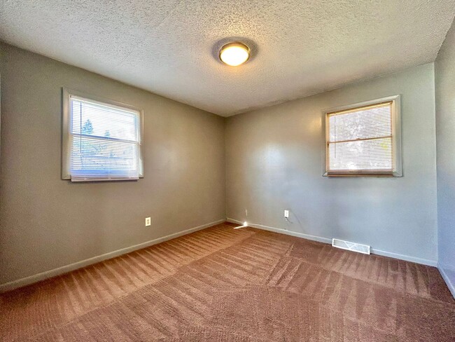 Building Photo - Three Bedroom Ranch-Style Home in Muskegon