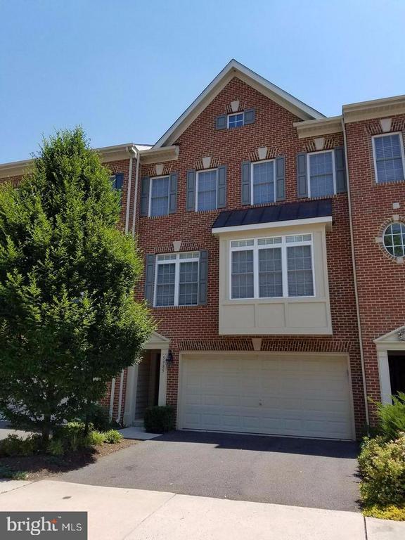 Building Photo - 5985 Meadow Brook Dr