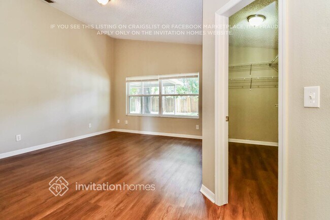 Building Photo - 2391 Eastwood Dr