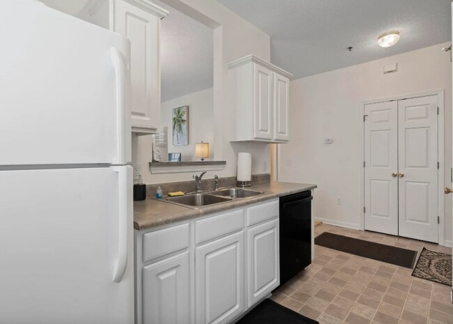 Building Photo - 2090 Cross Gate Blvd