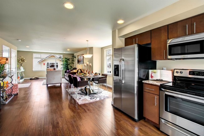 Building Photo - 20005 Poplar Way