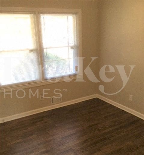 Building Photo - 1843 Wee Kirk Rd SE