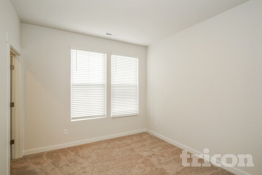 Building Photo - 6201 Calmus Ct