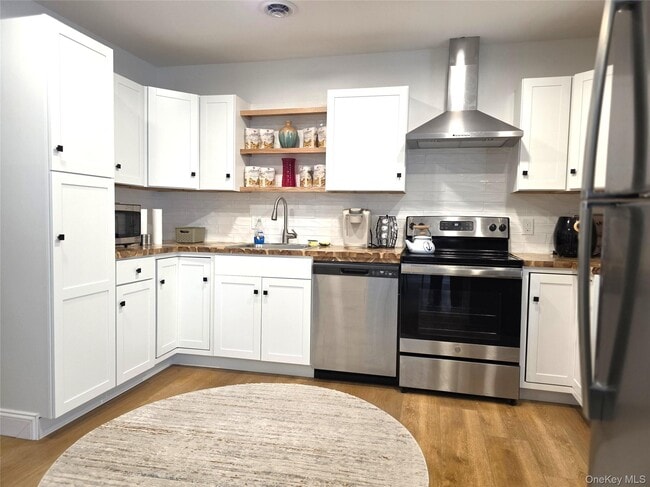 Building Photo - 90 W Market St