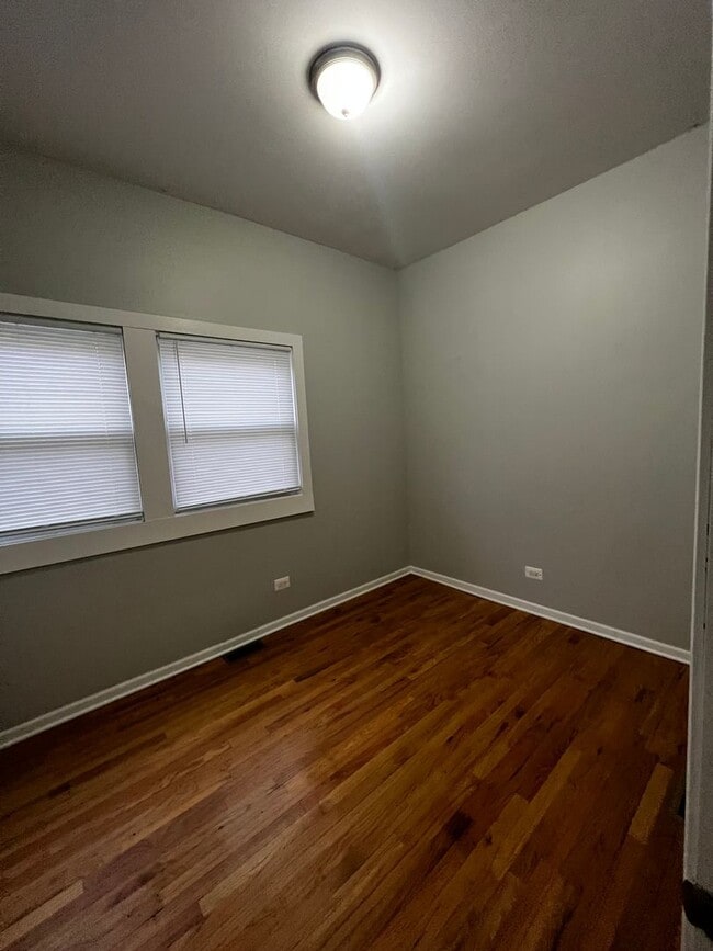 Building Photo - East Chicago