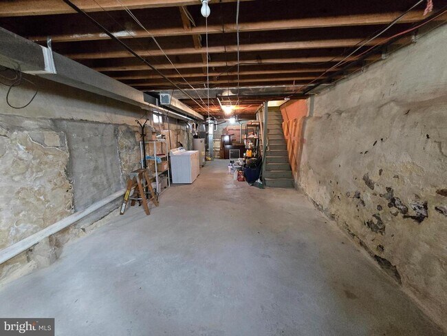 Building Photo - 1805 S 5th St