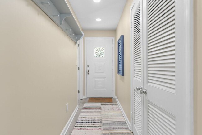 Building Photo - 3 Bedroom Furnished in Oldham County