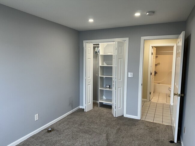 Building Photo - 20 Heaths Ct