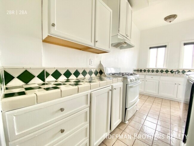 Building Photo - 1306 1/2 S Cloverdale Ave-