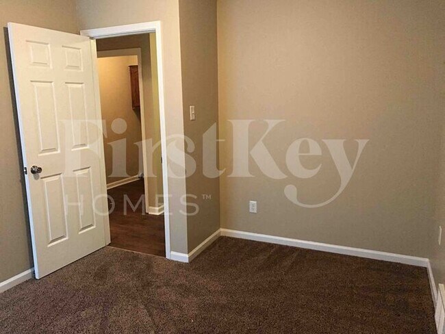 Building Photo - 6577 Cross Oak Dr