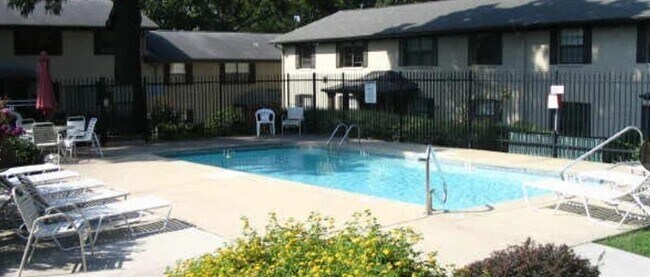 Building Photo - 410 Candler Park Dr NE