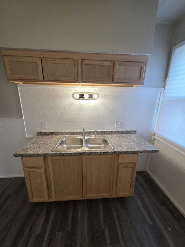Building Photo - 15448 Log Cabin St