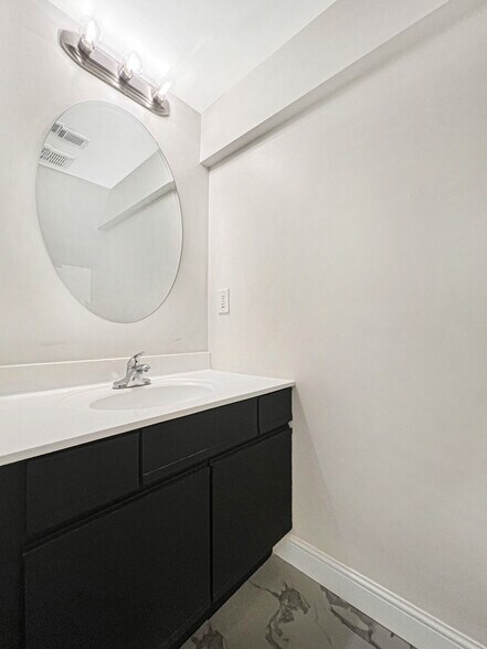 Building Photo - 1715 15th St NW