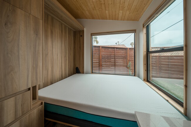 Building Photo - 3330 Nile St