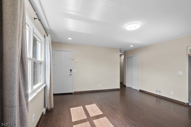 Building Photo - 58 Jardine Rd