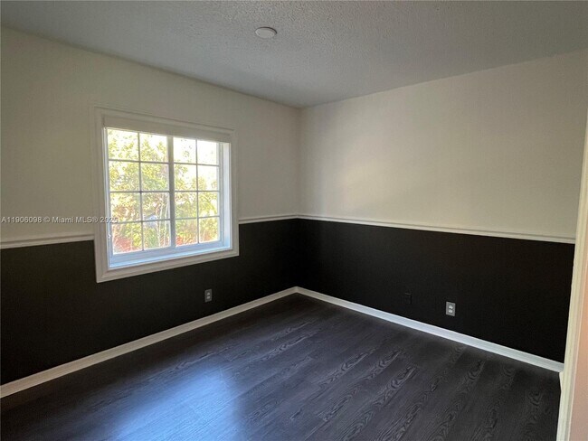 Building Photo - 2045 Pompeii Ct