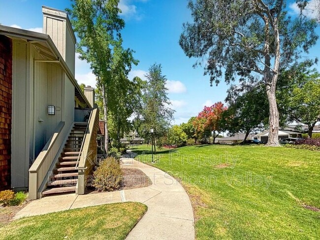 Building Photo - 1902 La Terrace Cir