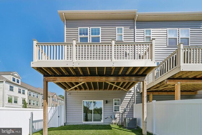 Building Photo - 26401 Sir Jamie Ter