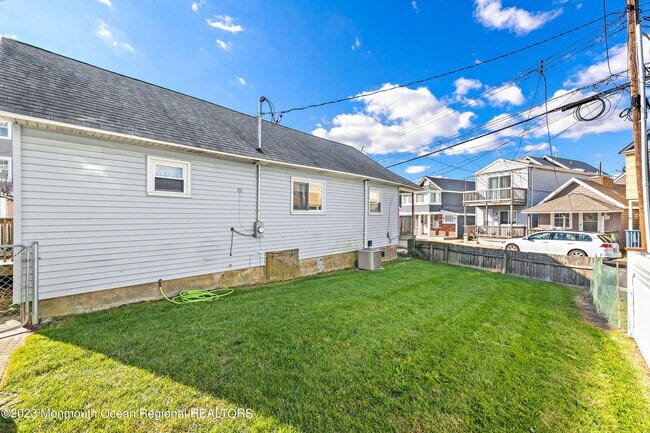 Building Photo - 1211 Ocean Ave N