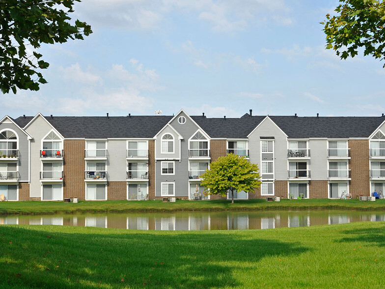 Stunning Lake Views - Southport Apartments