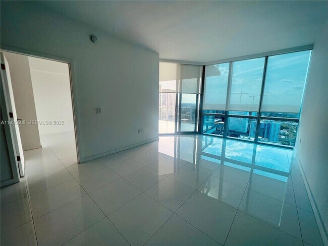 Building Photo - 851 NE 1st Ave