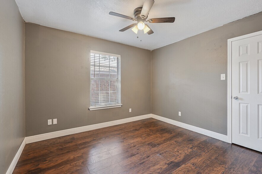 Building Photo - 1904 Sbisa Way