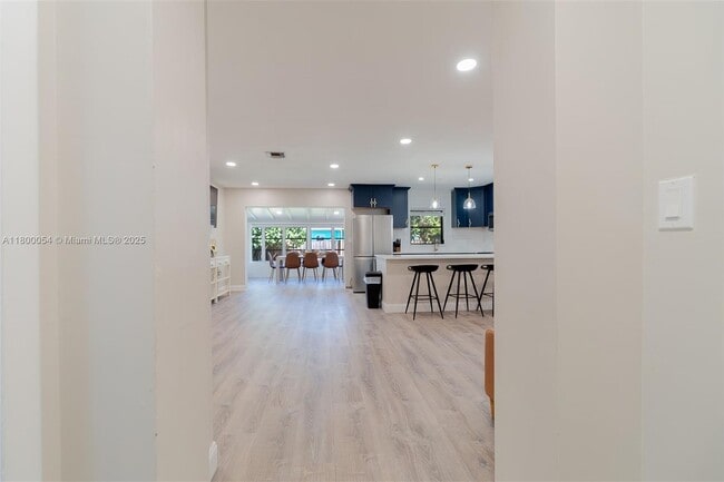Building Photo - 712 Tradewind Dr