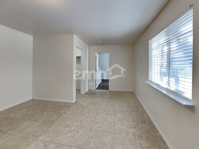 Building Photo - 1029 W Honker Dr