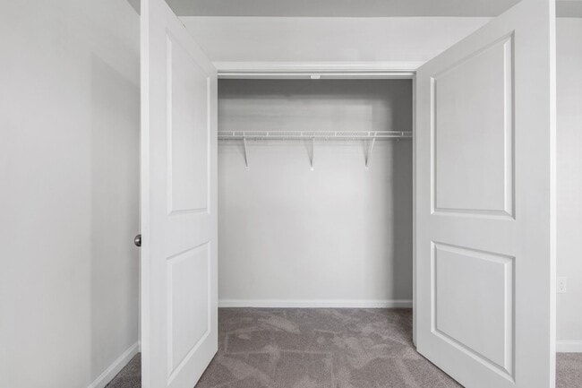 Building Photo - Bright, Spacious & Move-In Ready Townhome ...