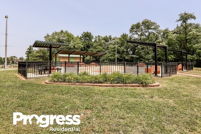 Building Photo - 251 Flora Dr